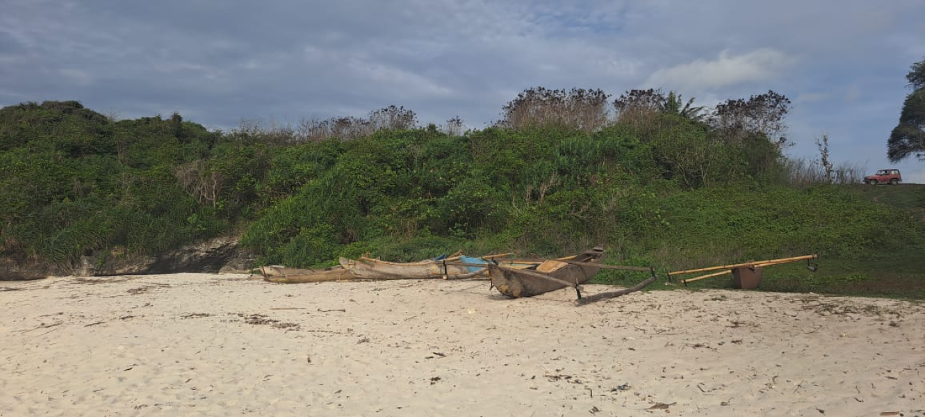 real estate; property, property for sale; property for lease; buying property in Hamili Ate Beach;  buying property in Hamili Ate Beach; buying property in Indonesia; investment in Hamili Ate Beach; investment in West Papua; investment in Indonesia; buy property in Indonesia; buy property in Raja Ampat; island for sale; island for lease;  Indonesia; Raja Ampat; West Papua; Yeben Kecil Island; Yeben; prodej pozemků; pozemky na prodej; prodej pozemků Indonésie; nemovitosti; nemovitost na prodej; ostrov na pronájem; investice Hamili Ate Beach, koupě nemovitostíH amili Ate Beach; investice; ostrov; pronájem ostrova; land; pozemek; pozemky; Belitung; sumba investment, beach for sale, beach bali for sale, pantai hamili ate