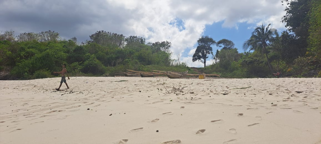 real estate; property, property for sale; property for lease; buying property in Hamili Ate Beach;  buying property in Hamili Ate Beach; buying property in Indonesia; investment in Hamili Ate Beach; investment in West Papua; investment in Indonesia; buy property in Indonesia; buy property in Raja Ampat; island for sale; island for lease;  Indonesia; Raja Ampat; West Papua; Yeben Kecil Island; Yeben; prodej pozemků; pozemky na prodej; prodej pozemků Indonésie; nemovitosti; nemovitost na prodej; ostrov na pronájem; investice Hamili Ate Beach, koupě nemovitostíH amili Ate Beach; investice; ostrov; pronájem ostrova; land; pozemek; pozemky; Belitung; sumba investment, beach for sale, beach bali for sale, pantai hamili ate