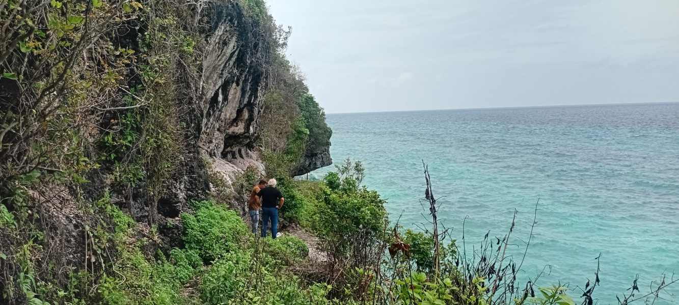 real estate; property, property for sale; property for lease; buying property in sumba; buying property in Indonesia; investment in sumba; investment in sumba; investment in Indonesia; buy property in Indonesia; buy property in sumba; beach for sale; island for lease;  Indonesia; Raja Ampat; West Papua; Yeben Kecil Island; sumba; prodej pozemků; pozemky na prodej; prodej pozemků Indonésie; nemovitosti; nemovitost na prodej; ostrov na pronájem; investice Hamili Ate Beach, koupě nemovitostíH amili Ate Beach; investice; ostrov; pronájem ostrova; land; pozemek; pozemky; Belitung; sumba investment; beach for sale; Bukambero Beach for sale