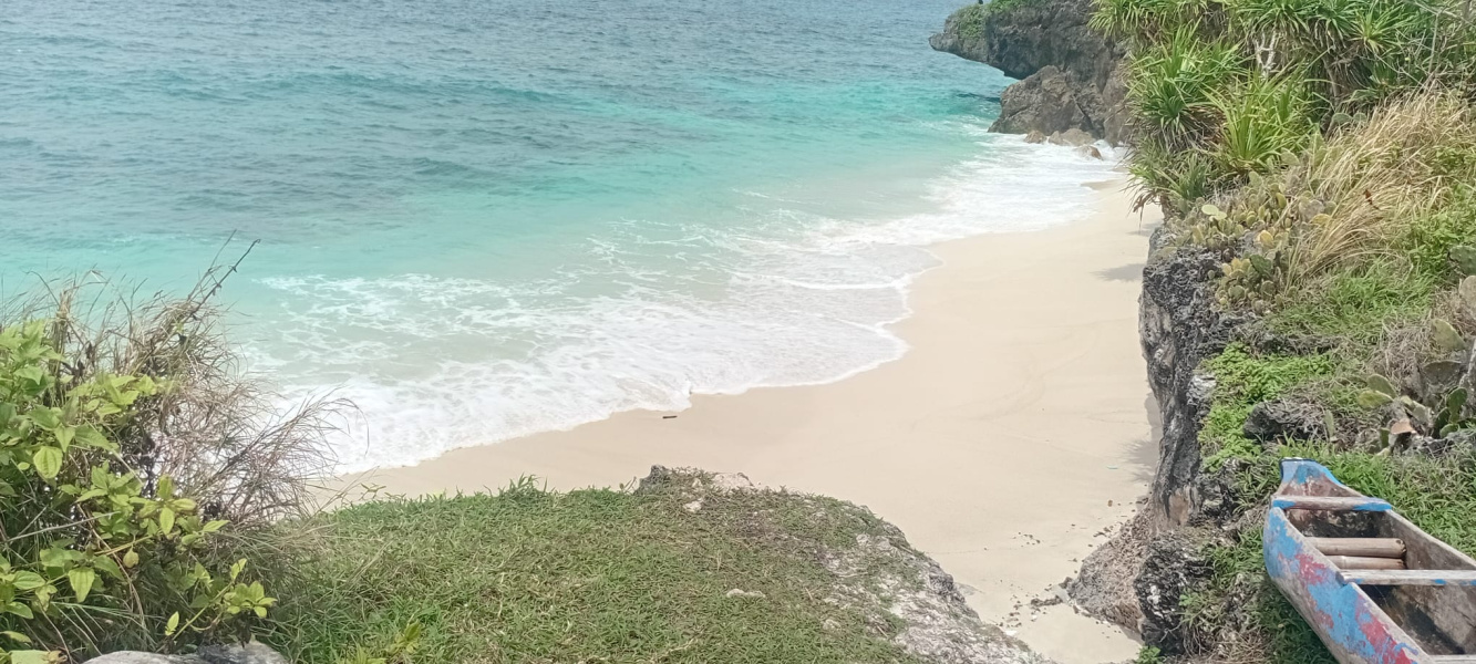 real estate; property, property for sale; property for lease; buying property in sumba; buying property in Indonesia; investment in sumba; investment in sumba; investment in Indonesia; buy property in Indonesia; buy property in sumba; beach for sale; island for lease;  Indonesia; Raja Ampat; West Papua; Yeben Kecil Island; sumba; prodej pozemků; pozemky na prodej; prodej pozemků Indonésie; nemovitosti; nemovitost na prodej; ostrov na pronájem; investice Hamili Ate Beach, koupě nemovitostíH amili Ate Beach; investice; ostrov; pronájem ostrova; land; pozemek; pozemky; Belitung; sumba investment; beach for sale; Bukambero Beach for sale