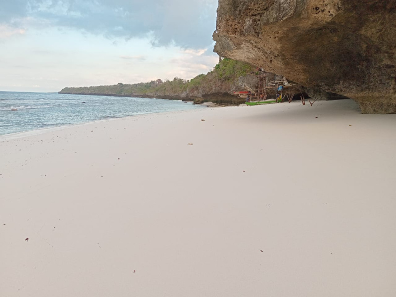 real estate; property, property for sale; property for lease; buying property in sumba; buying property in Indonesia; investment in sumba; investment in sumba; investment in Indonesia; buy property in Indonesia; buy property in sumba; beach for sale; island for lease;  Indonesia; Raja Ampat; West Papua; Yeben Kecil Island; sumba; prodej pozemků; pozemky na prodej; prodej pozemků Indonésie; nemovitosti; nemovitost na prodej; ostrov na pronájem; investice Hamili Ate Beach, koupě nemovitostíH amili Ate Beach; investice; ostrov; pronájem ostrova; land; pozemek; pozemky; Belitung; sumba investment; beach for sale; Bukambero Beach for sale