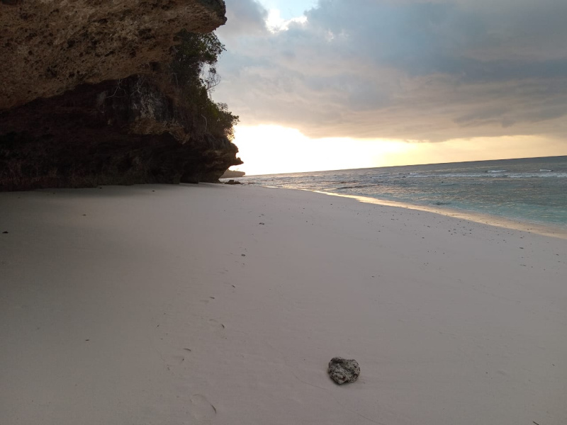 real estate; property, property for sale; property for lease; buying property in sumba; buying property in Indonesia; investment in sumba; investment in sumba; investment in Indonesia; buy property in Indonesia; buy property in sumba; beach for sale; island for lease;  Indonesia; Raja Ampat; West Papua; Yeben Kecil Island; sumba; prodej pozemků; pozemky na prodej; prodej pozemků Indonésie; nemovitosti; nemovitost na prodej; ostrov na pronájem; investice Hamili Ate Beach, koupě nemovitostíH amili Ate Beach; investice; ostrov; pronájem ostrova; land; pozemek; pozemky; Belitung; sumba investment; beach for sale; Bukambero Beach for sale