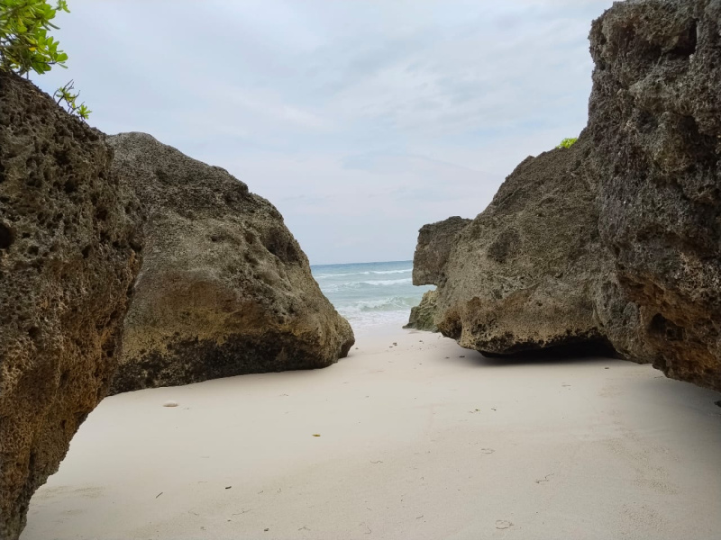 real estate; property, property for sale; property for lease; buying property in sumba; buying property in Indonesia; investment in sumba; investment in sumba; investment in Indonesia; buy property in Indonesia; buy property in sumba; beach for sale; island for lease;  Indonesia; Raja Ampat; West Papua; Yeben Kecil Island; sumba; prodej pozemků; pozemky na prodej; prodej pozemků Indonésie; nemovitosti; nemovitost na prodej; ostrov na pronájem; koupě nemovitostí; investice; ostrov; pronájem ostrova; land; pozemek; pozemky; Belitung; sumba investment; beach for sale; Sumba Beach for sale