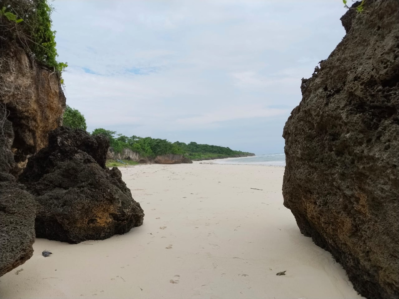 real estate; property, property for sale; property for lease; buying property in sumba; buying property in Indonesia; investment in sumba; investment in sumba; investment in Indonesia; buy property in Indonesia; buy property in sumba; beach for sale; island for lease;  Indonesia; Raja Ampat; West Papua; Yeben Kecil Island; sumba; prodej pozemků; pozemky na prodej; prodej pozemků Indonésie; nemovitosti; nemovitost na prodej; ostrov na pronájem; koupě nemovitostí; investice; ostrov; pronájem ostrova; land; pozemek; pozemky; Belitung; sumba investment; beach for sale; Sumba Beach for sale