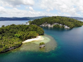 Urai Island, Wayag Blue Lagoon, Raja Ampat, West Papua for lease