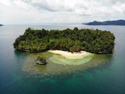 Urai Island, Wayag Blue Lagoon, Raja Ampat, West Papua for lease